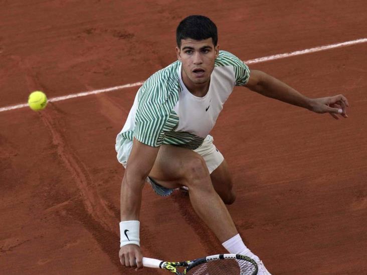 Alcaraz y Djokovic superan debuts en Roland Garros Alcaraz y Djokovic superan debuts en Roland Garros
