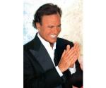 Prepara Julio Iglesias sus memorias; niega rumores de mala salud