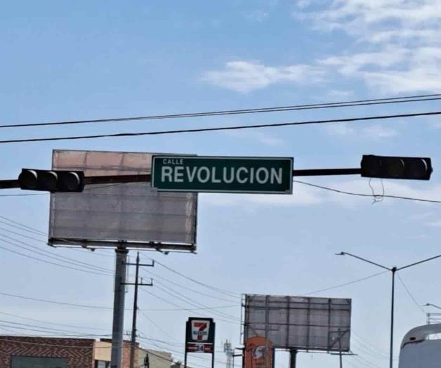 Sem&aacute;foros descompuestos provocan caos vial en Reynosa