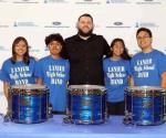 Donan Latin Grammy  y El Fantasma instrumentos a estudiantes