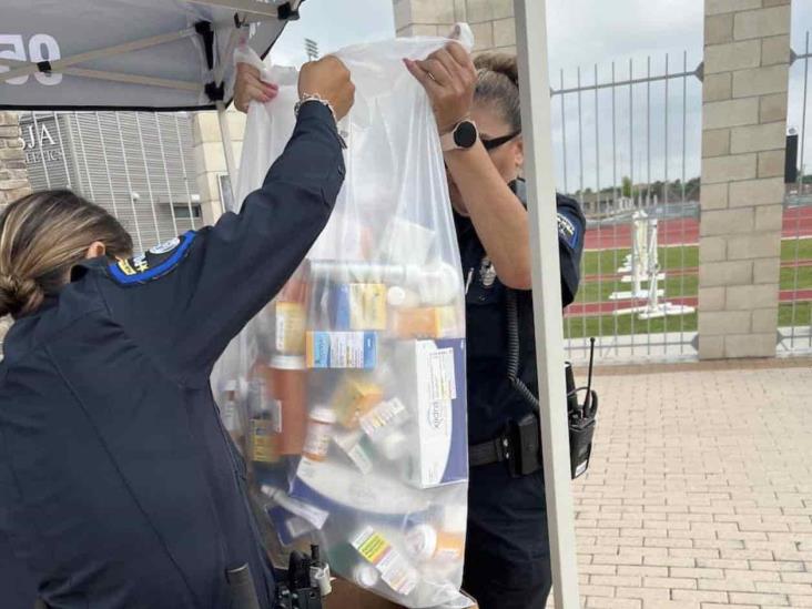 Ayudan a desechar medicina no deseada Ayudan a desechar medicina no deseada