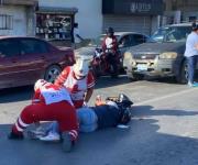 Accidente en el bulevar Morelos, una mujer lesionada al chocar en una motocicleta