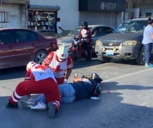 Accidente en el bulevar Morelos, una mujer lesionada al chocar en una motocicleta