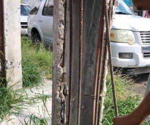 Postes de CFE en mal estado ponen en riesgo a ciudadanos