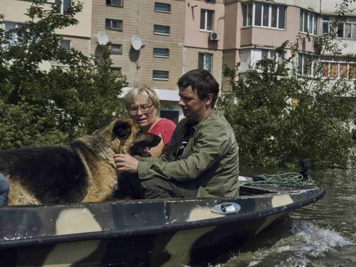 Rusia ataca ciudad inundada tras colapso de presa en el sur de Ucrania Rusia ataca ciudad inundada tras colapso de presa en el sur de Ucrania