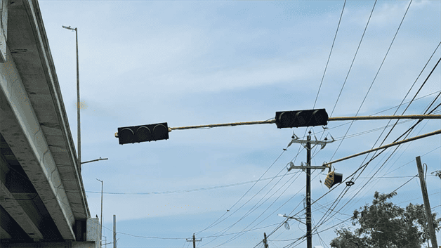 Sin ´luces´ de arreglar sistema de semáforos