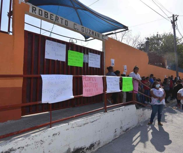Denuncian a profesor por presunto abuso