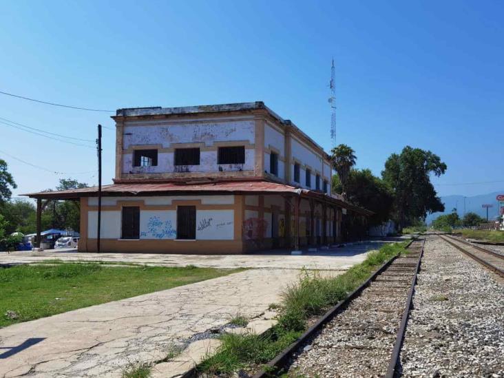 Llaman ciudadanos a rescatar estación Llaman ciudadanos a rescatar estación