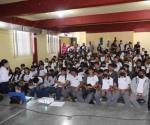 Educan a j&oacute;venes sobre el riesgo de los retos virales