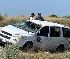 Regios sufren volcadura en carretera; resultan con lesiones