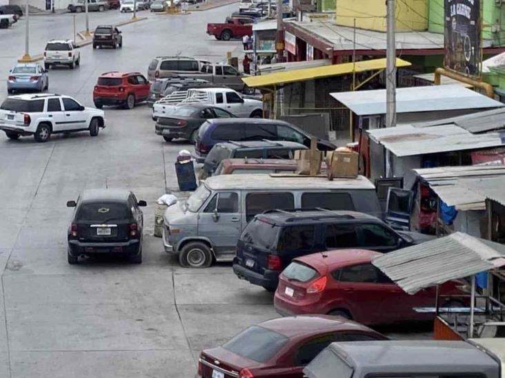 Se observa un gran movimiento vehicular Se observa un gran movimiento vehicular