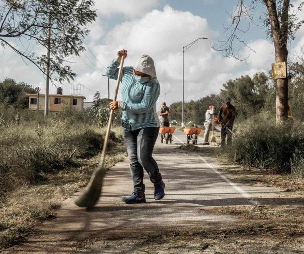 Obtienen barrenderos y jardineros municipales aumento salarial