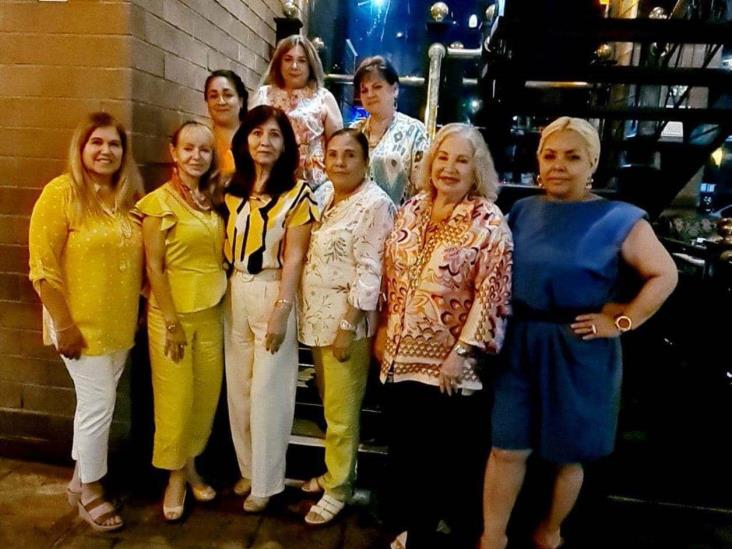 Festejan cumpleaños de Patricia