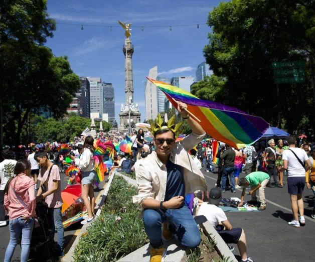 Llevan a cabo mega marcha LGBT+ en CDMX