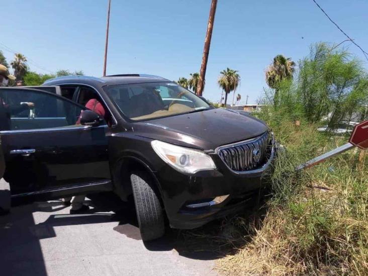 Provoca accidente al no ceder el paso Provoca accidente al no ceder el paso