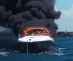 Se incendia yate en Progreso, Yucatán; tripulantes se arrojan al mar