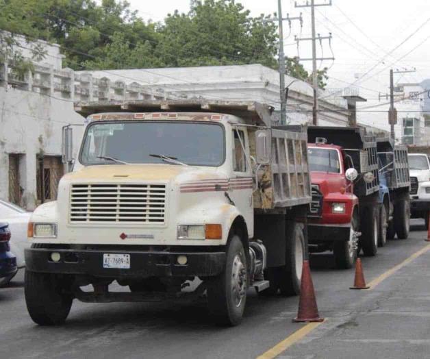 Protestan choferes en Palacio de Gobierno