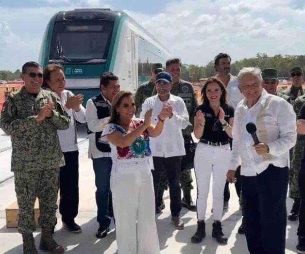 Sube AMLO al primer vag&oacute;n de Tren Maya; es hist&oacute;rico, dijo