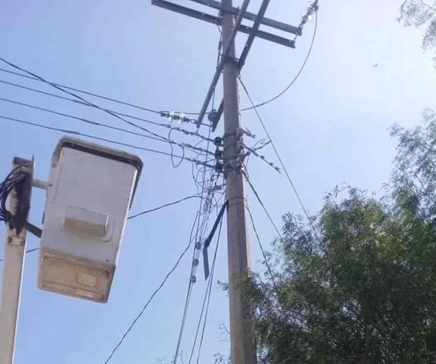 Vandalizan  j&oacute;venes el alumbrado