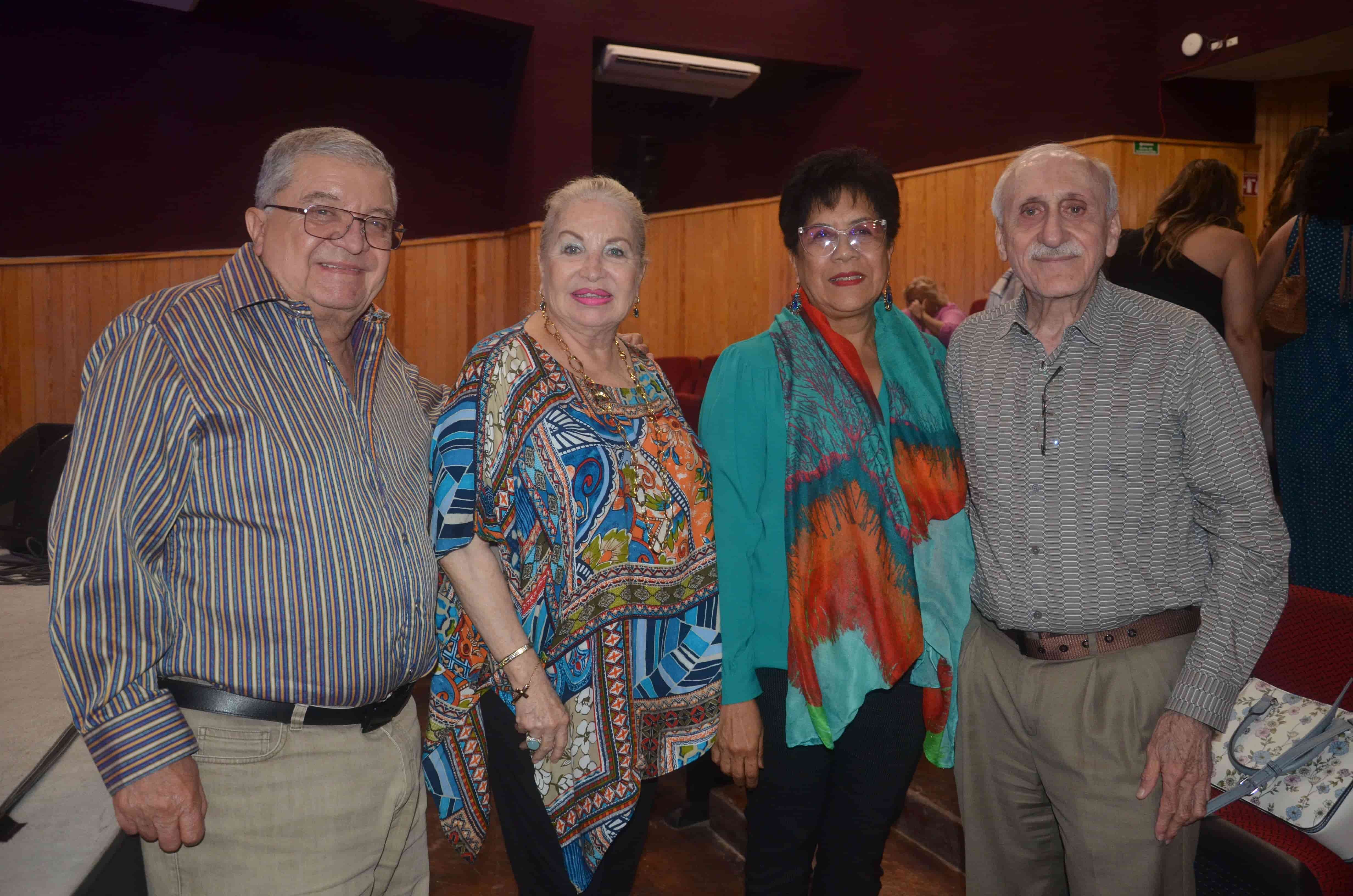 Licenciado Orlando Deándar Martínez, Estela Ayala de Deándar, Haydeé Álvarez y Amadeo de León.