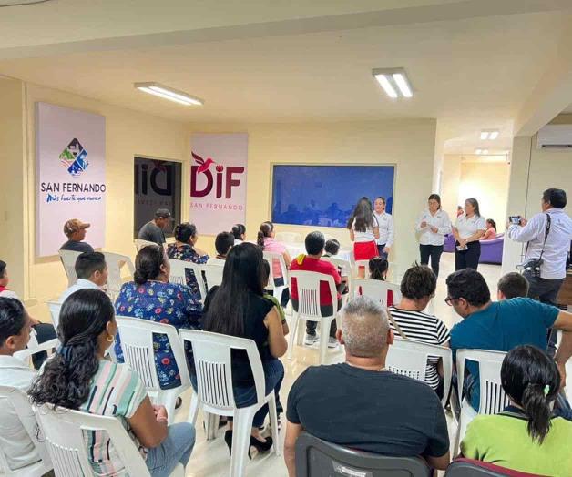 Estudiantes reciben becas PANNARTI