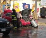 Cortocircuito incendia carro