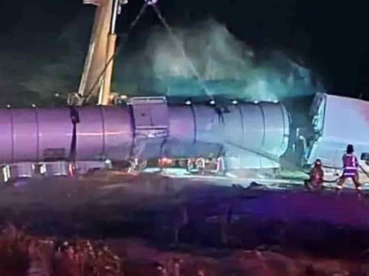 Paralizó volcadura tránsito en autopista Paralizó volcadura tránsito en autopista