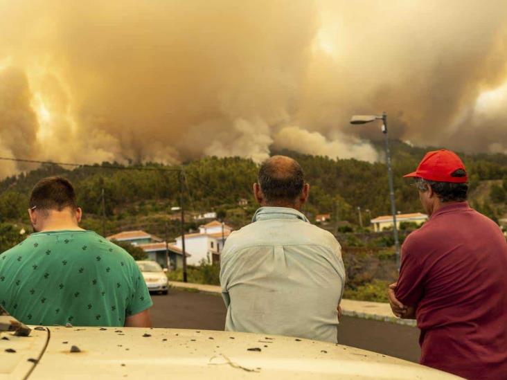 Evacuan a 2 mil por incendio en España Evacuan a 2 mil por incendio en España