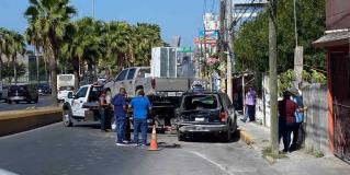 Ebria conductora choca a cuatro vehículos estacionados