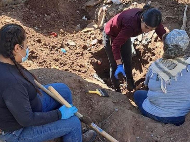 Localizan buscadoras 8 cuerpos enterrados Localizan buscadoras 8 cuerpos enterrados