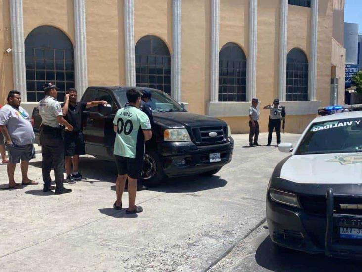 Escapa de accidente y desata persecución Escapa de accidente y desata persecución