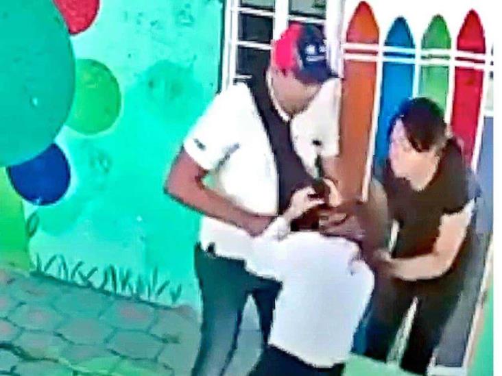 Investigan a padre que encañonó a maestra por tentativa de homicidio Investigan a padre que encañonó a maestra por tentativa de homicidio