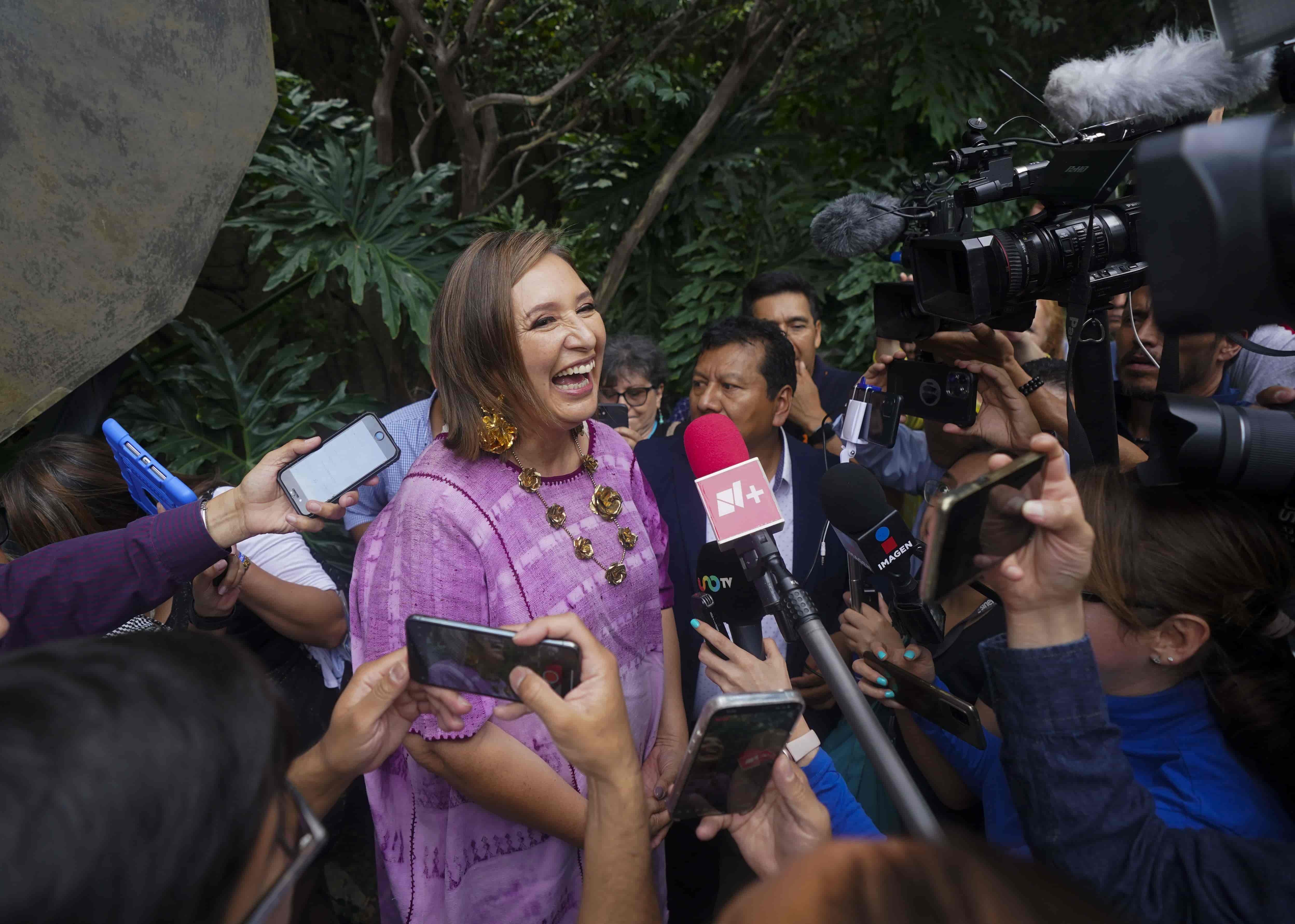 La senadora Xóchitl Gálvez habla con la prensa luego de registrarse como aspirante de la oposición para las elecciones presidenciales de 2024 en México, el martes 4 de julio de 2023, en la Ciudad de México. ( Foto: AP)