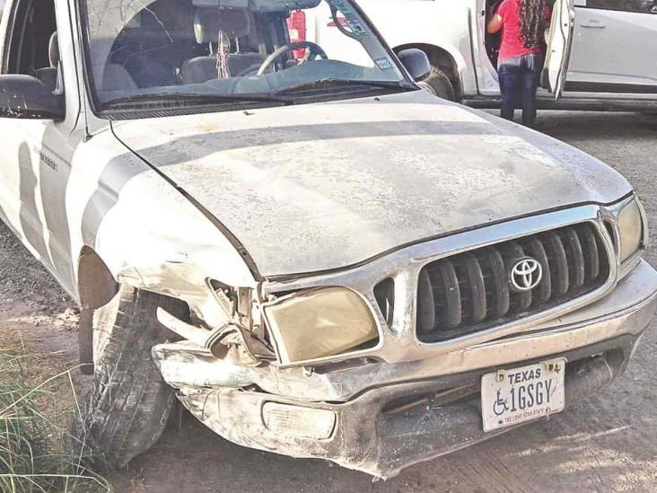 Chocan dos camionetas en Madero y Río Corona Chocan dos camionetas en Madero y Río Corona