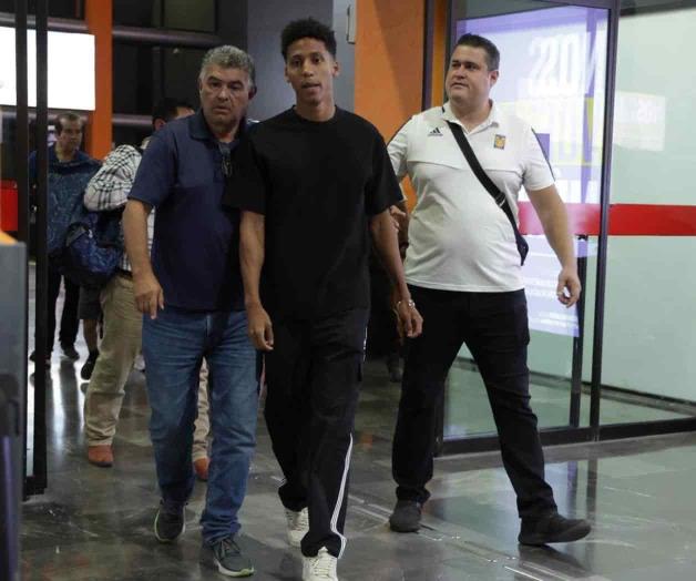 Llega Ozziel Herrera a firmar con Tigres