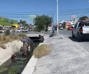 #REYNOSA Precaución accidente en la colonia Villa Esmeralda, dos mujeres resultaron lesionadas al proyectarse en un vehículo a un dren.