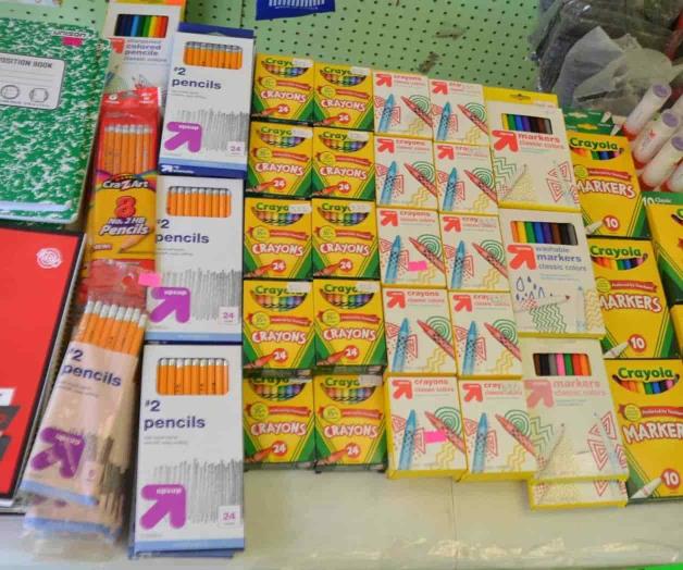 Realizan colecta de &uacute;tiles escolares