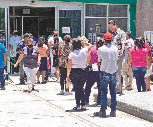 Urge techumbre en explanada del IMSS