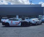Maniobra de reversa y choca una patrulla