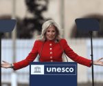 Jill Biden participa en ceremonia en Par&iacute;s para conmemorar regreso de EU a la UNESCO
