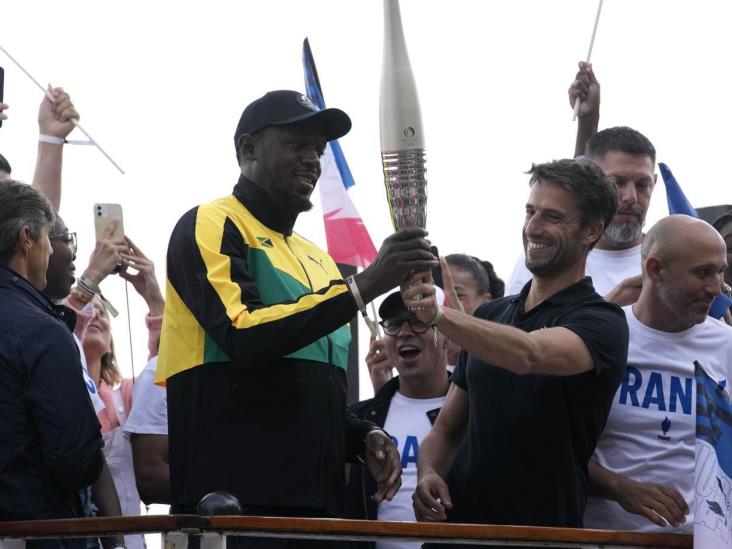 París 2024 presenta su brillante antorcha París 2024 presenta su brillante antorcha