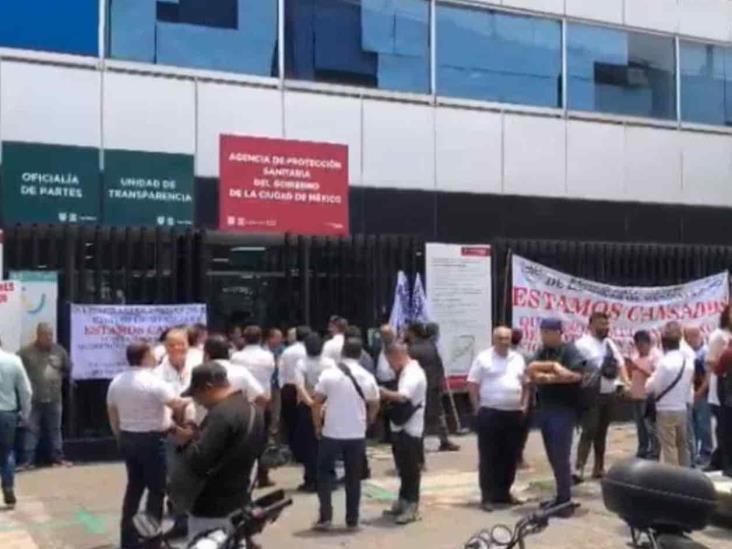 Protestan trabajadores de funerarias; denuncian trámites engorrosos Protestan trabajadores de funerarias; denuncian trámites engorrosos