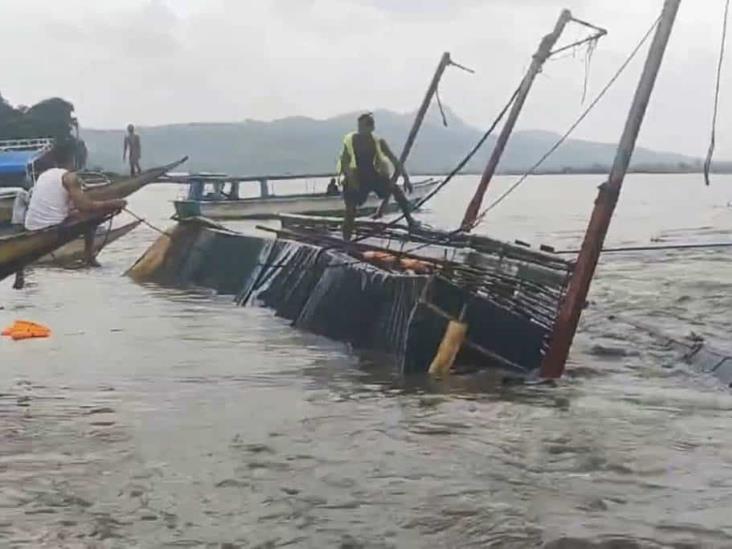 Naufragio en Filipinas deja al menos 21 muertos Naufragio en Filipinas deja al menos 21 muertos