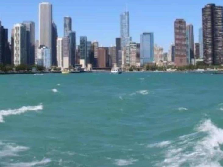 Muere mujer en volcadura de bote en lago Michigan en Chicago Muere mujer en volcadura de bote en lago Michigan en Chicago