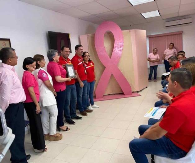 Recibe Asociación contra el cáncer donativo de $300 mil pesos