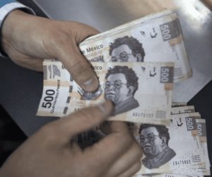 Lidera el peso la caída de monedas en América Latina