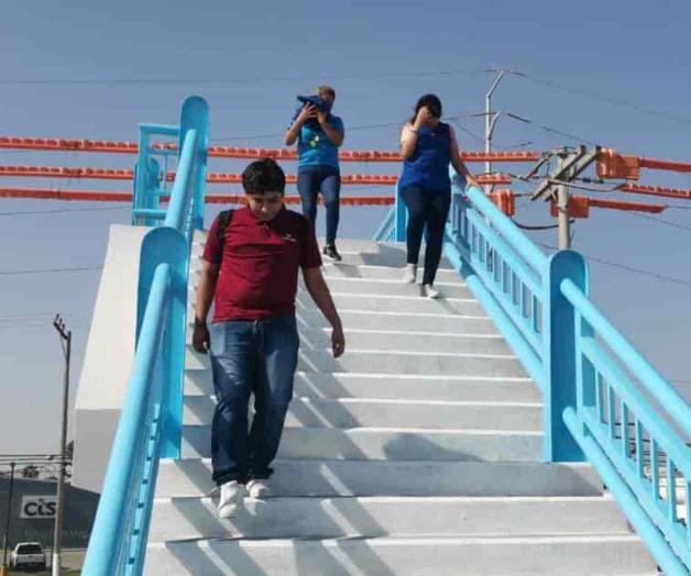 Arriesgan a peatones con l&iacute;neas de la CFE