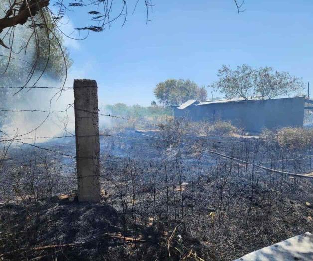 Consume incendio bodega y pastizal