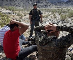 Ken Salazar advierte a migrantes sobre Ken Salazar advierte a migrantes sobre