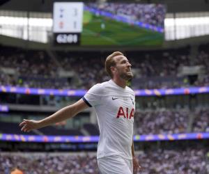 Kane anota 4 goles en la que pudo haber sido despedida de Tottenham